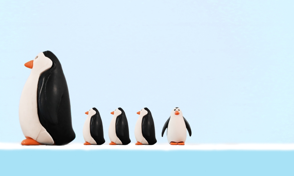 Holiday Makers - Penguin Family Diorama