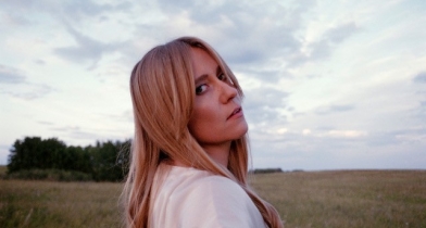 Photo of Carly Reirson in a field. 