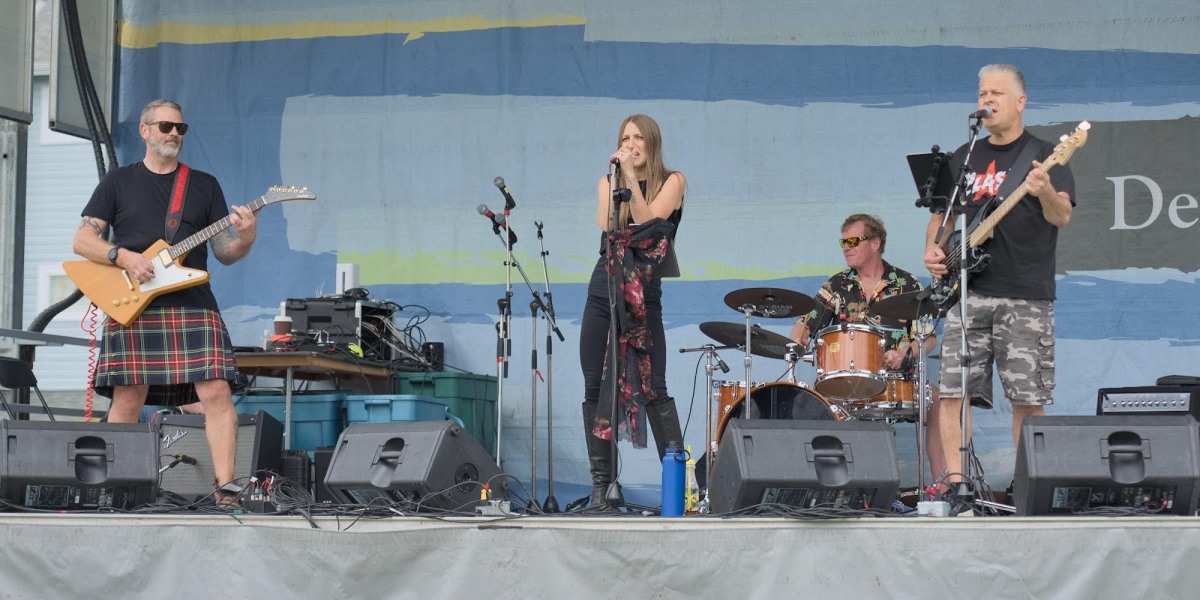 Tunnel Vision performs live on the show stage!